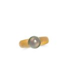 A VINTAGE PEARL DRESS RING in 18ct yellow gold, the tapering matte band set with a black pearl of