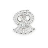 A DIAMOND CLIP BROOCH, EARLY 20TH CENTURY of scrolling design, set throughout with old cut and