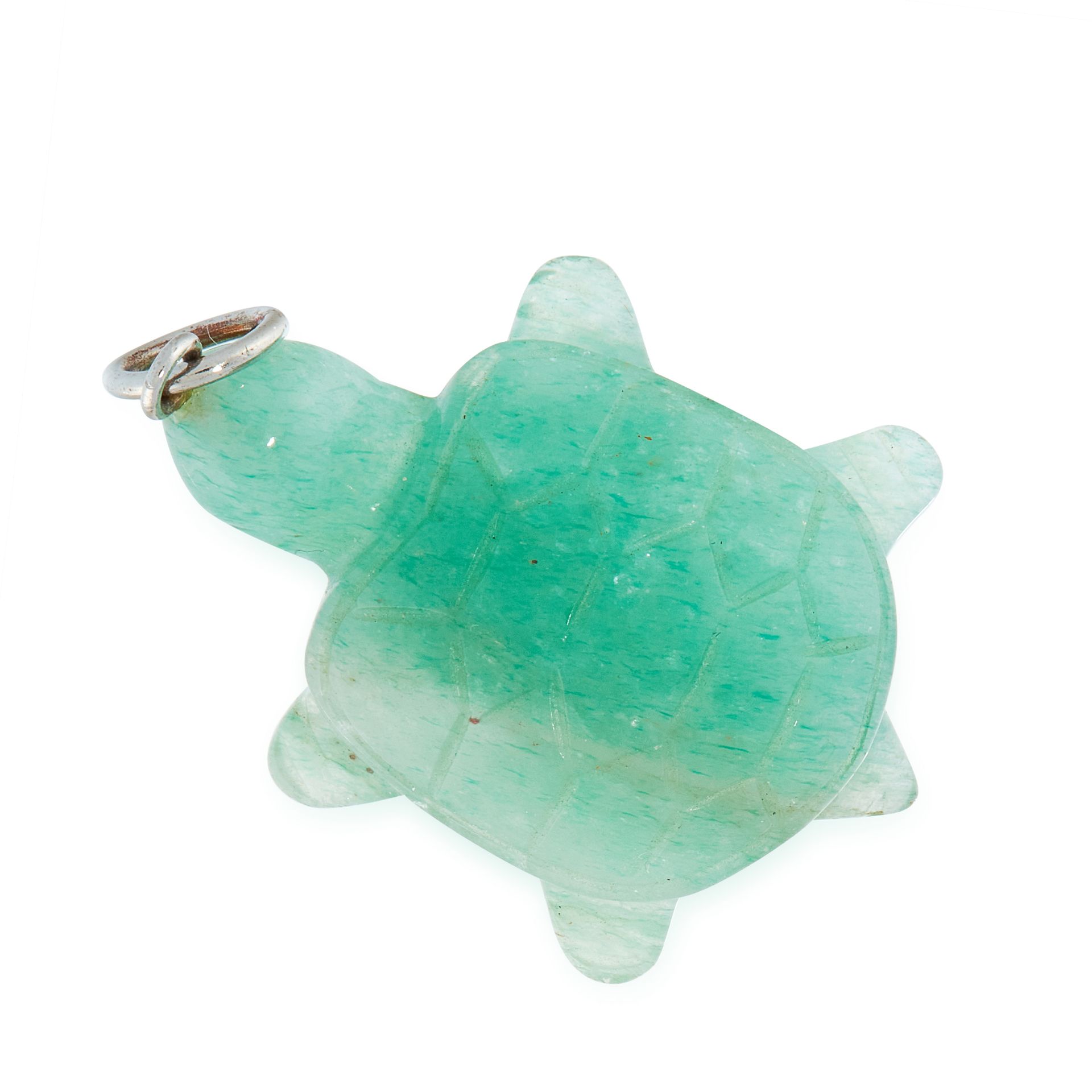 A HARDSTONE TURTLE PENDANT suspending a carved piece of green hard stone in the form of a turtle,