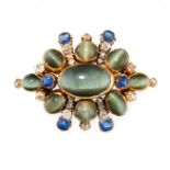 AN ANTIQUE CATS EYE CHRYSOBERYL, SAPPHIRE AND DIAMOND BROOCH in yellow gold, set with a central oval