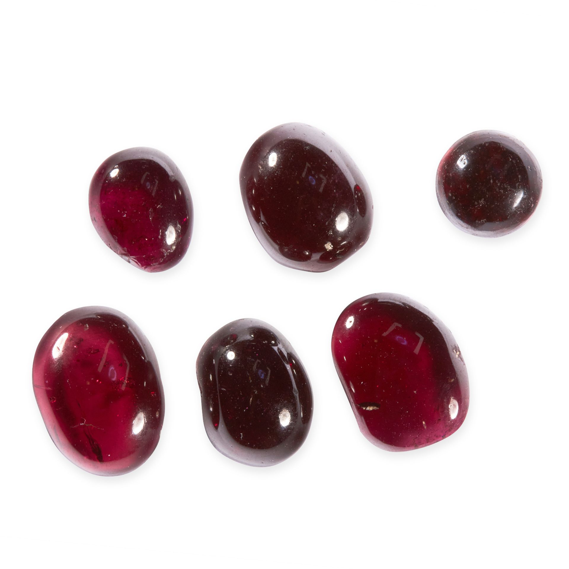 A MIXED LOT OF UNMOUNTED GARNET totalling 54.7 carats, oval cabochon cut, some chips.