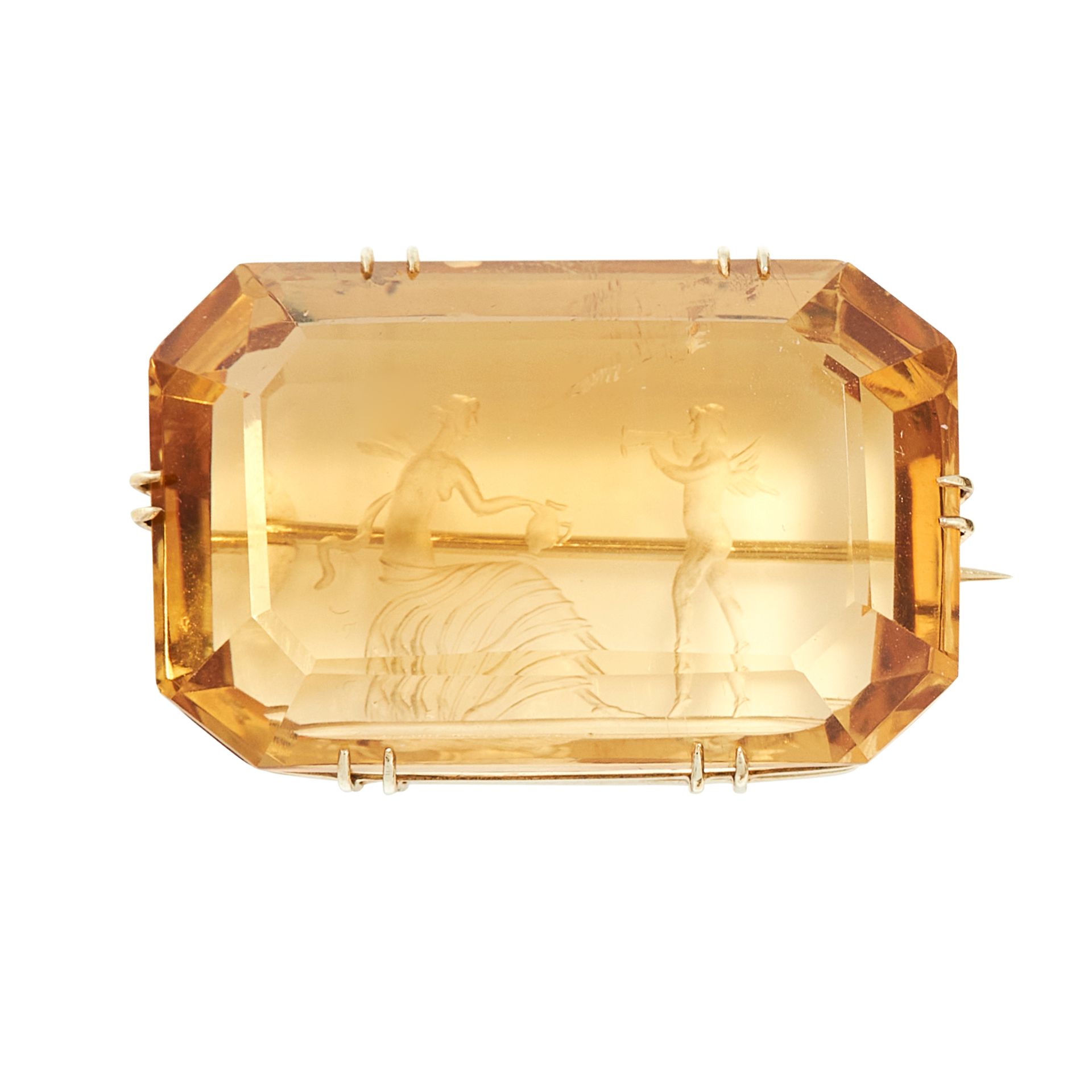 AN ANTIQUE CARVED CITRINE INTAGLIO BROOCH in yellow gold, set with a large emerald cut citrine,