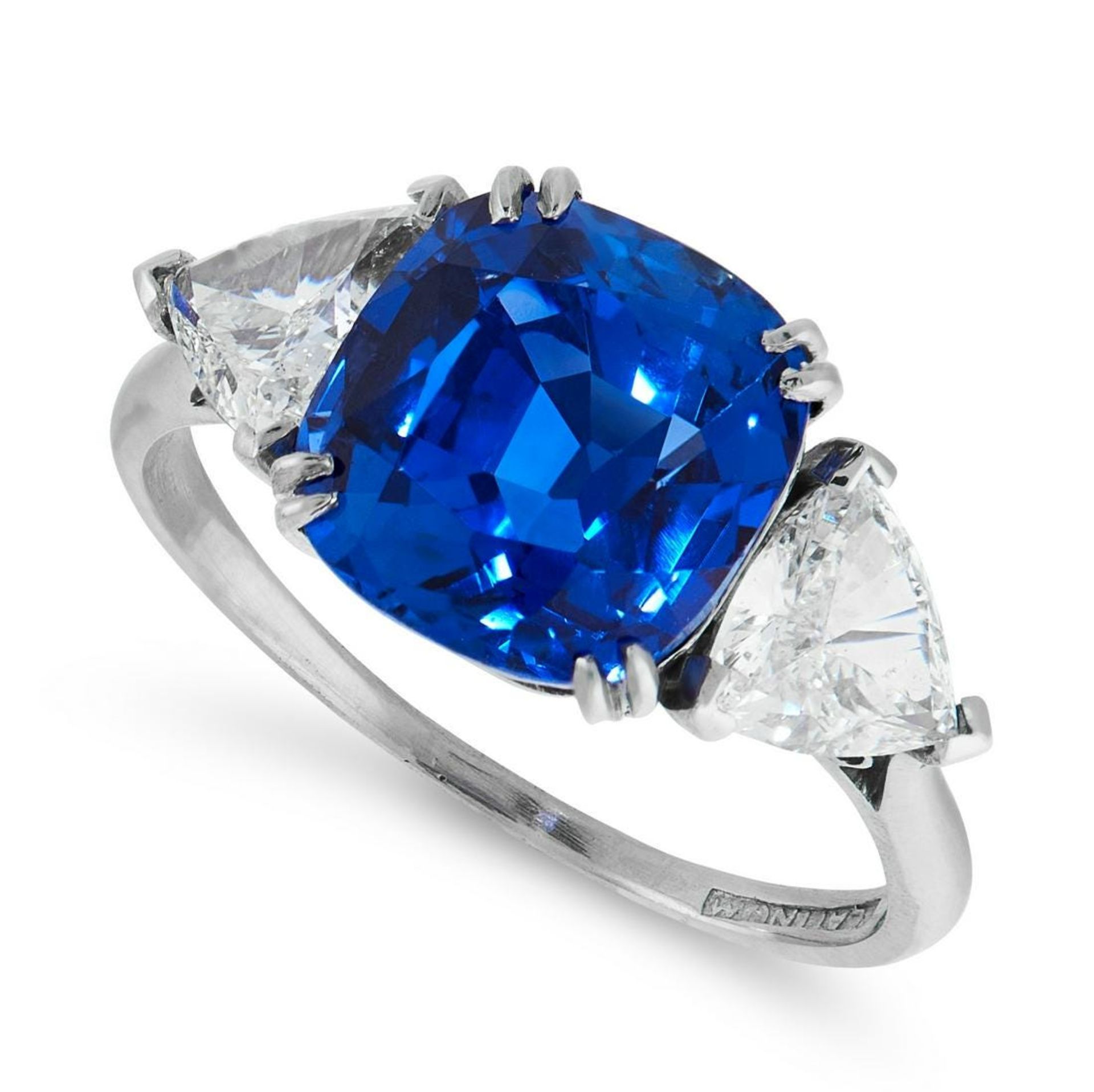 AN UNHEATED SAPPHIRE AND DIAMOND RING in platinum, set with a cushion cut sapphire of 4.43 carats