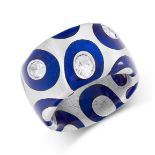 A DIAMOND AND ENAMEL RING in 18ct white gold, the band with blue enamel design, set with a trio of