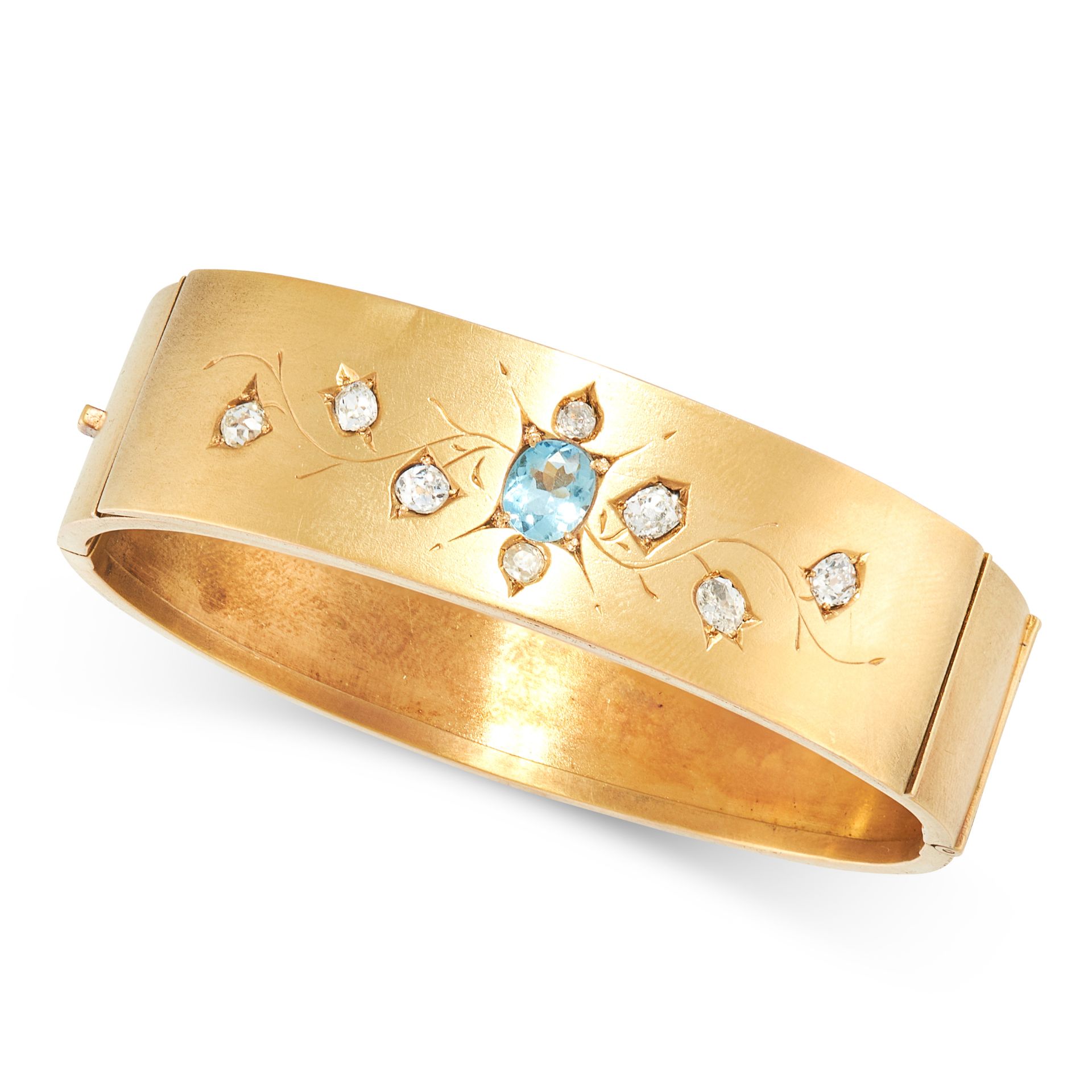 AN ANTIQUE AQUAMARINE AND DIAMOND BANGLE in yellow gold, set with an oval cut aquamarine and eight