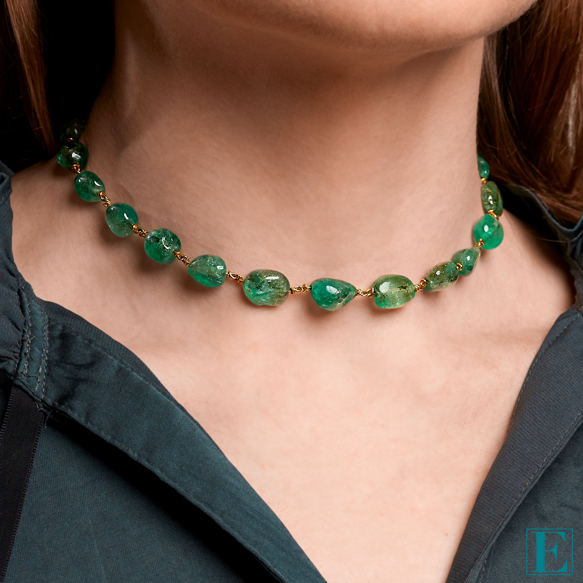 EMERALD BEAD NECKLACE mounted in yellow gold, composed of a single row of twenty graduated emerald - Image 2 of 2