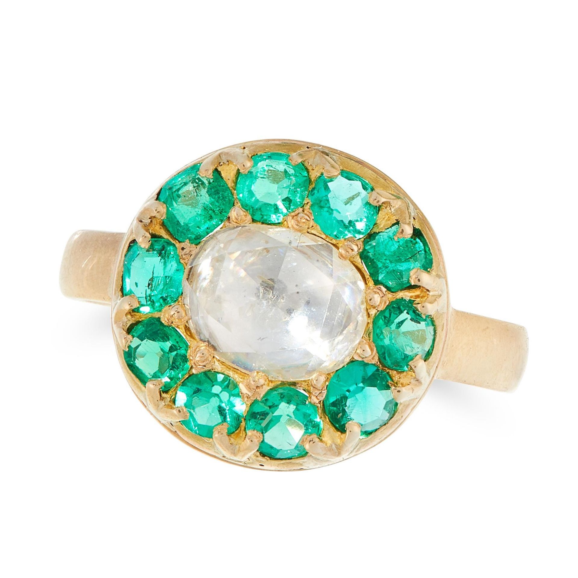 AN ANTIQUE DIAMOND AND EMERALD DRESS RING in yellow gold, the face set with a central rose cut