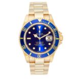 GENTLEMAN'S GOLD WRISTWATCH, ‘SUBMARINER’, ROLEX the circular metallic blue dial with white enamel