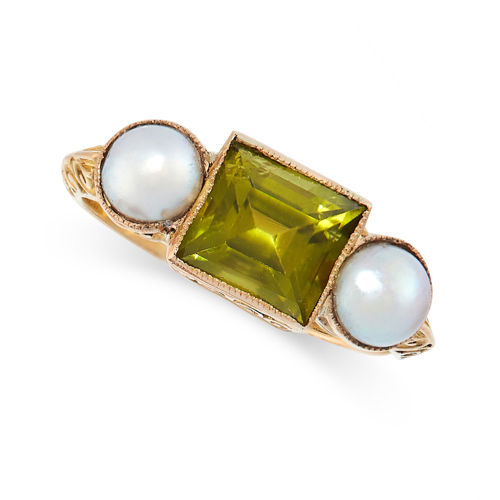 ANTIQUE PERIDOT AND PEARL RING in yellow gold, comprising of a step cut peridot of 1.69 carats