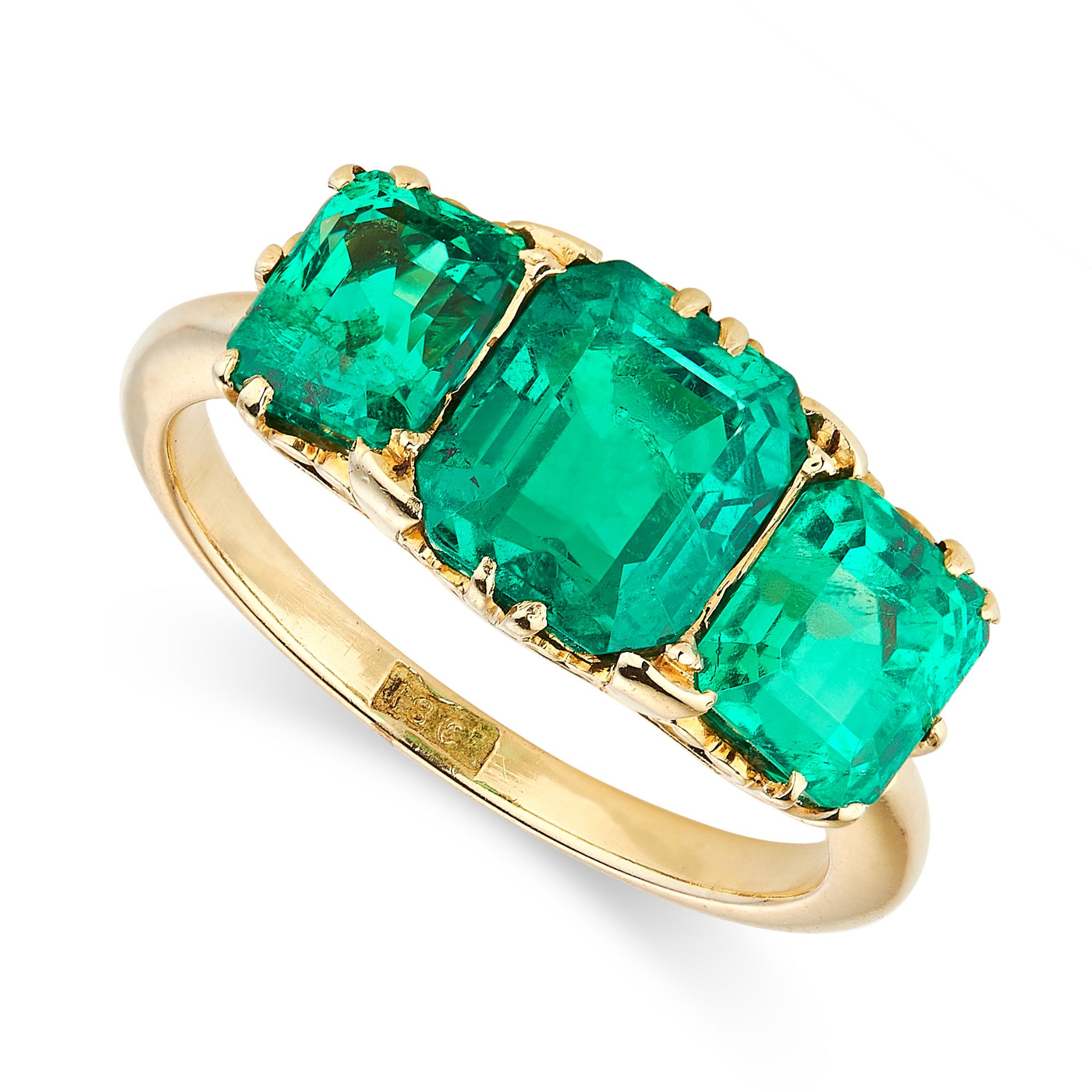 FINE ANTIQUE VICTORIAN COLOMBIAN EMERALD RING, LATE 19TH CENTURY claw-set with three step-cut