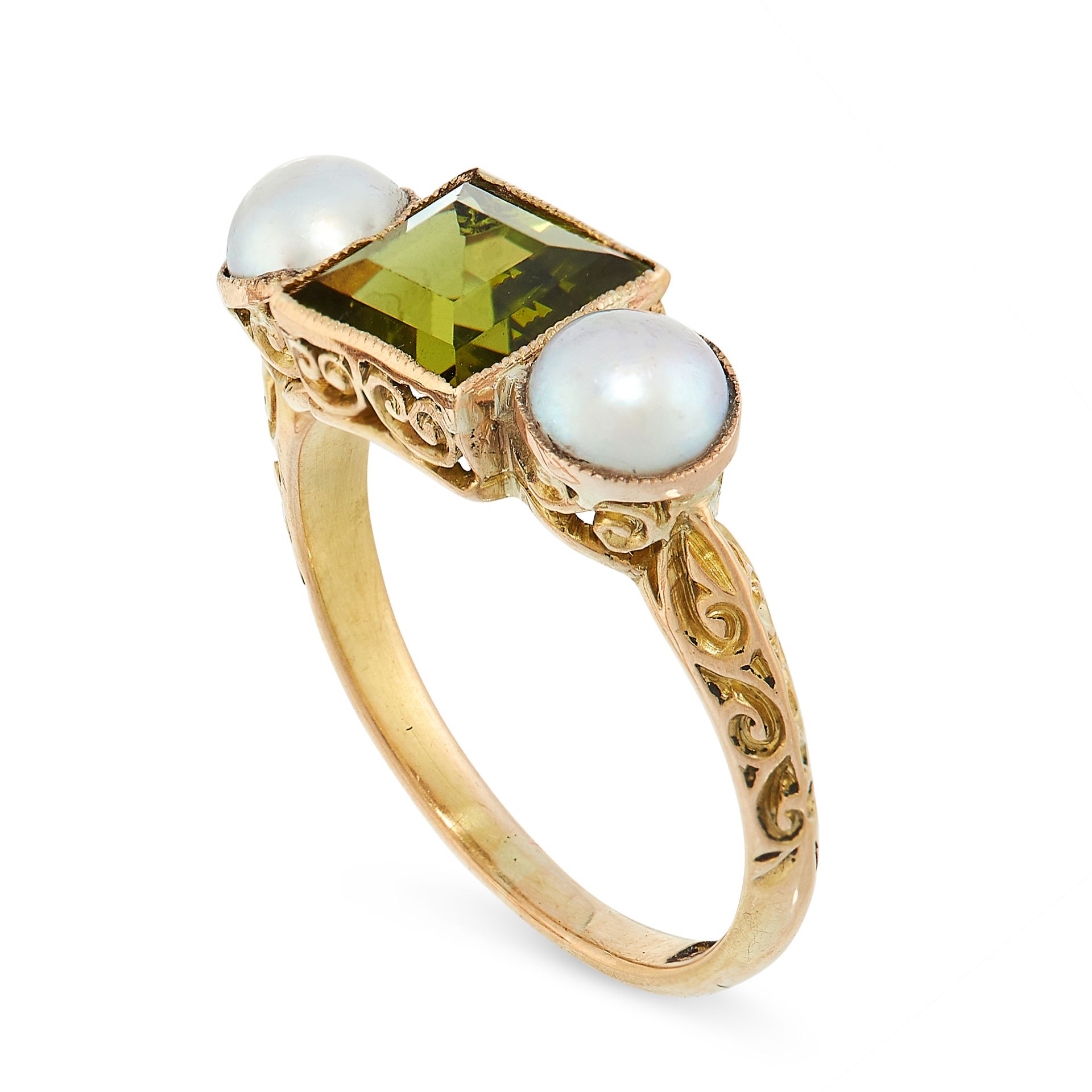 ANTIQUE PERIDOT AND PEARL RING in yellow gold, comprising of a step cut peridot of 1.69 carats - Image 2 of 2
