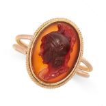 ANTIQUE CARNELIAN CAMEO RING in yellow gold, in oval form, depicting the bust of a Roman man, on