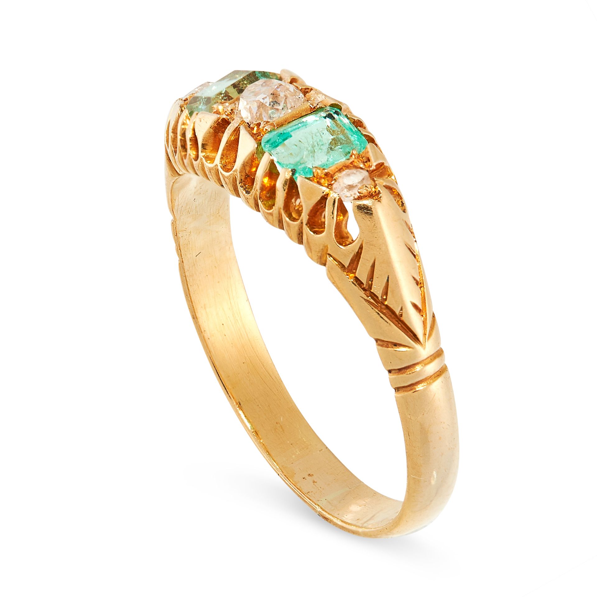 ANTIQUE EMERALD AND DIAMOND RING in 18ct yellow gold, set with two emerald cut emeralds and three - Bild 2 aus 2