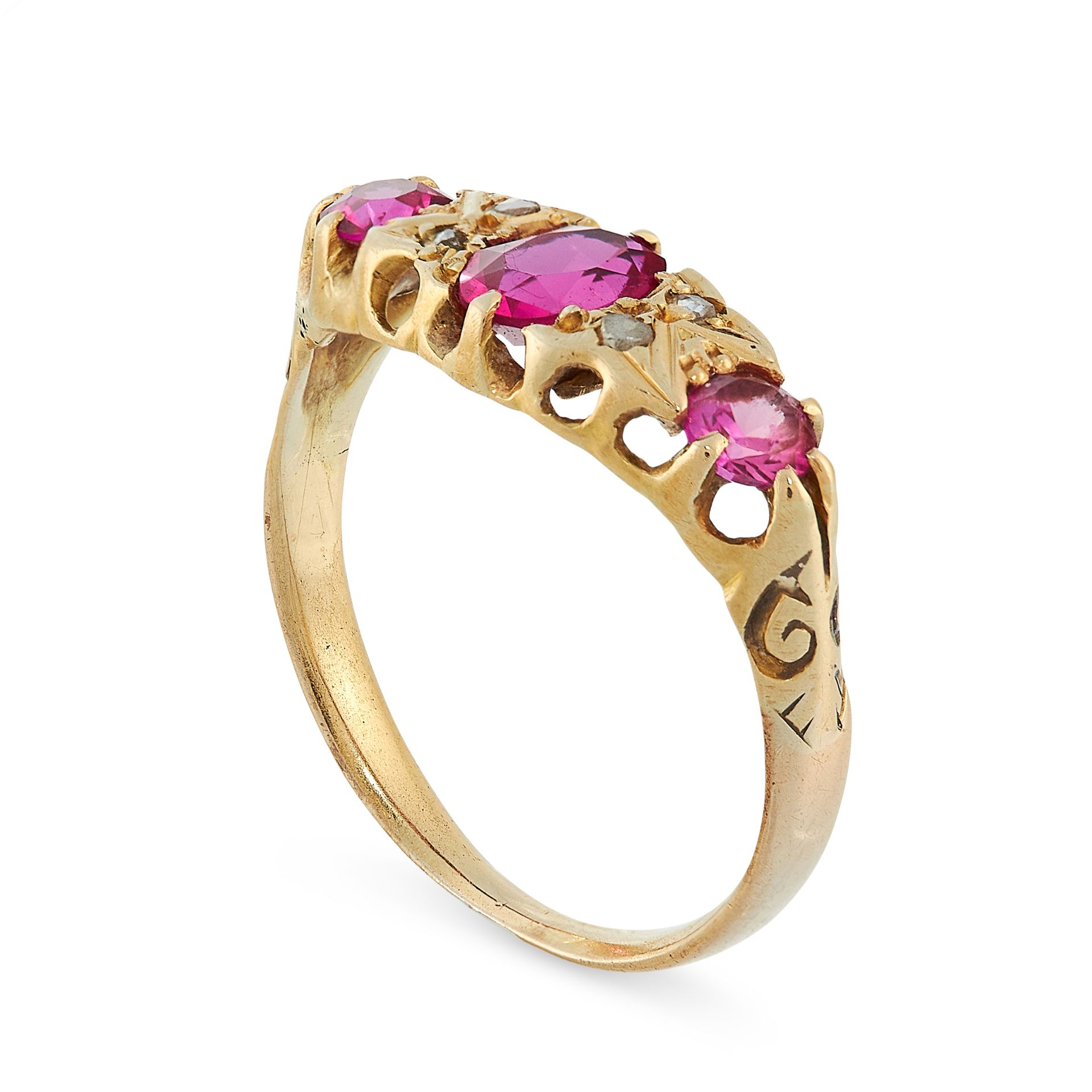 ANTIQUE SYNTHETIC RUBY AND DIAMOND RING, EARLY 20TH CENTURY in yellow gold, set with one oval and - Bild 2 aus 2