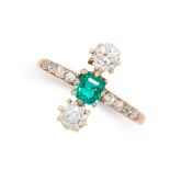 AN ANTIQUE EMERALD AND DIAMOND RING in yellow gold, set with a step cut emerald between two old