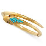 AN ANTIQUE TURQUOISE AND GARNET SNAKE BANGLE, 19TH CENTURY in yellow gold, the hinged body in the