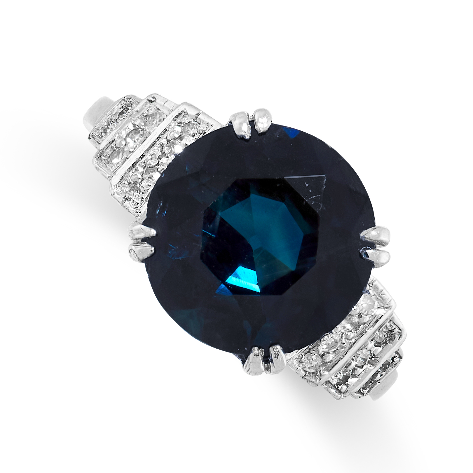 A SAPPHIRE AND DIAMOND RING in 18ct white gold, set with a round cut sapphire of 4.40 carats,