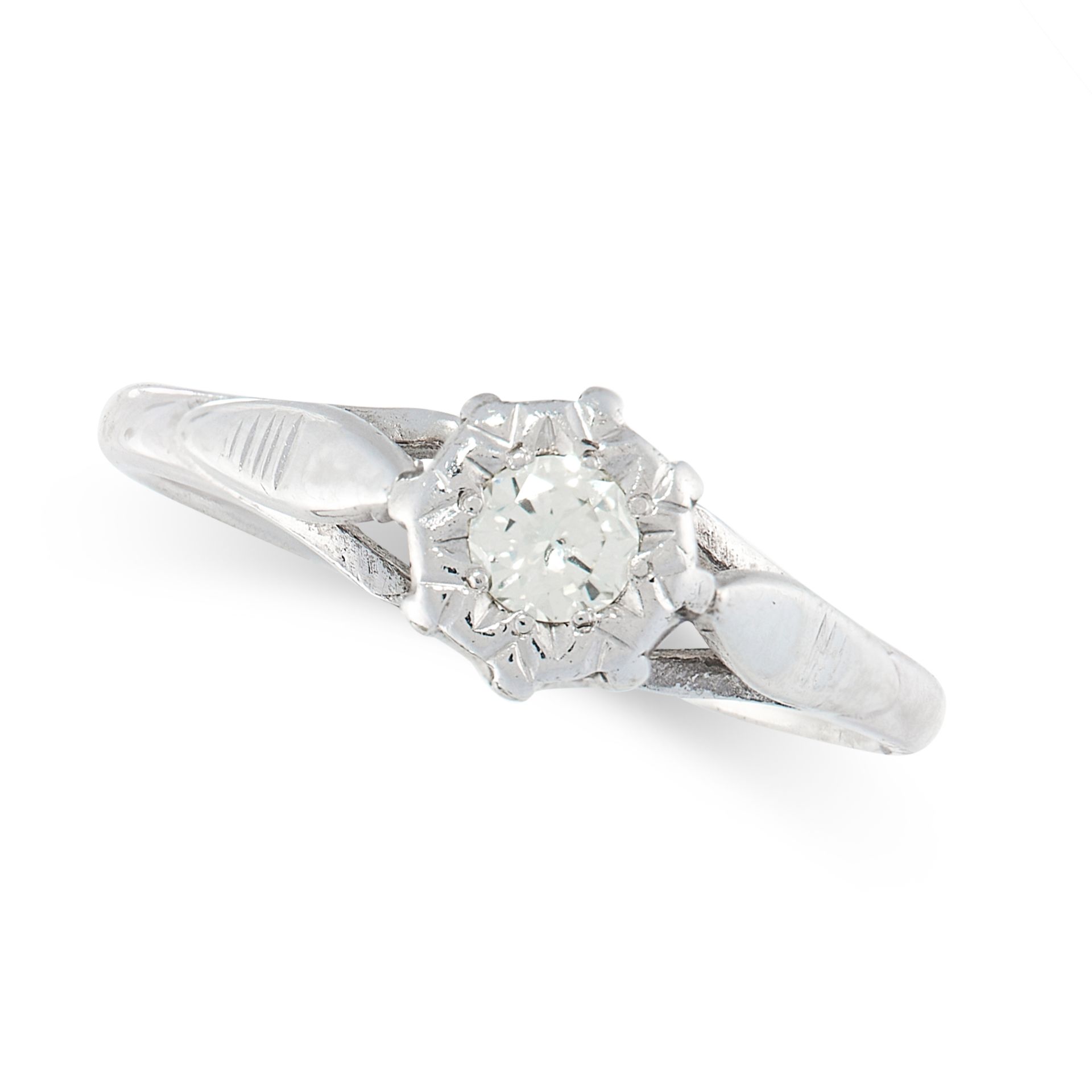A DIAMOND SOLITAIRE RING in 18ct white gold, set with a round cut diamonds, British hallmarks,