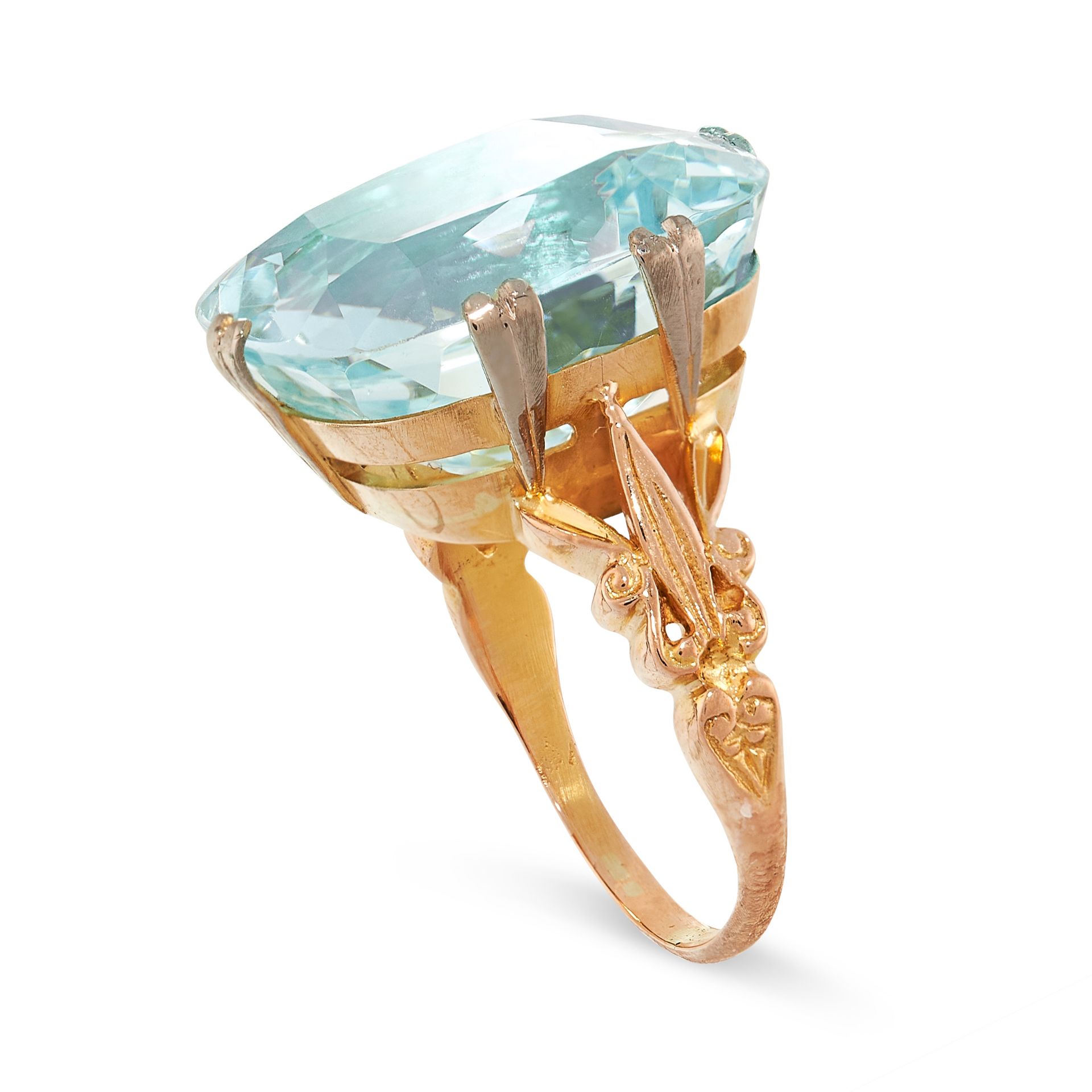 AN AQUAMARINE DRESS RING in yellow gold, set with a cushion cut aquamarine of 18.17 carats, no assay - Image 2 of 2