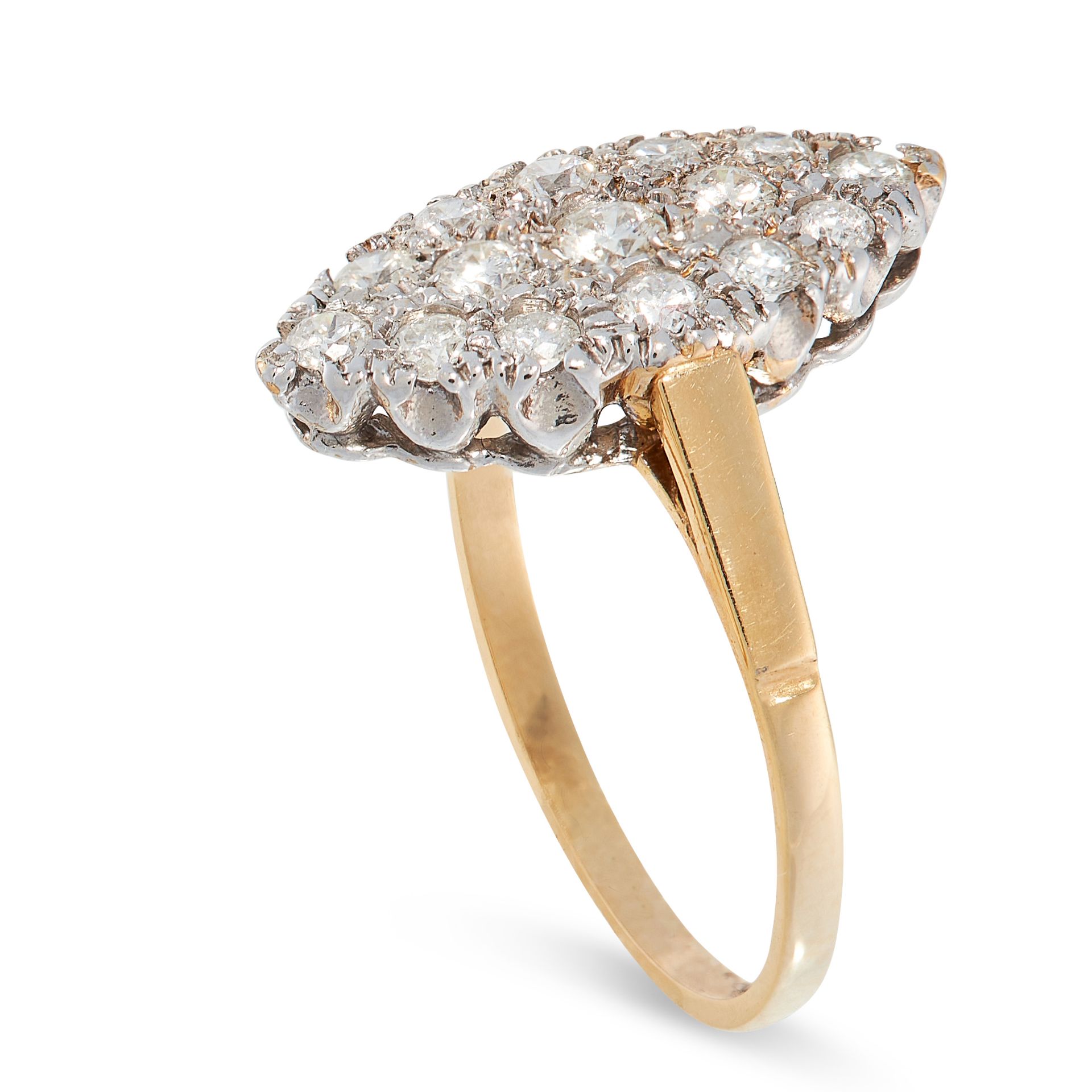 AN ANTIQUE DIAMOND RING in yellow gold, the navette face is pave set with old cut diamonds, all - Bild 2 aus 2