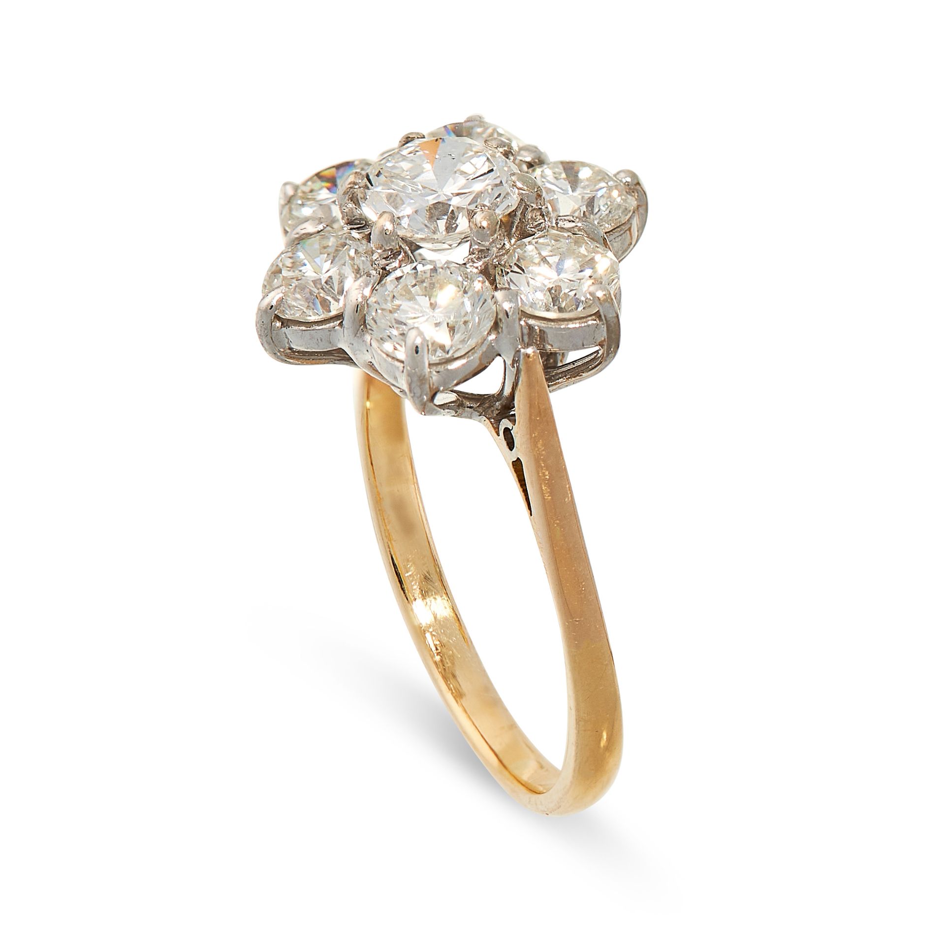 A DIAMOND CLUSTER RING in 18ct yellow gold, set with a principal round cut diamond of 0.61 carats, - Bild 2 aus 2