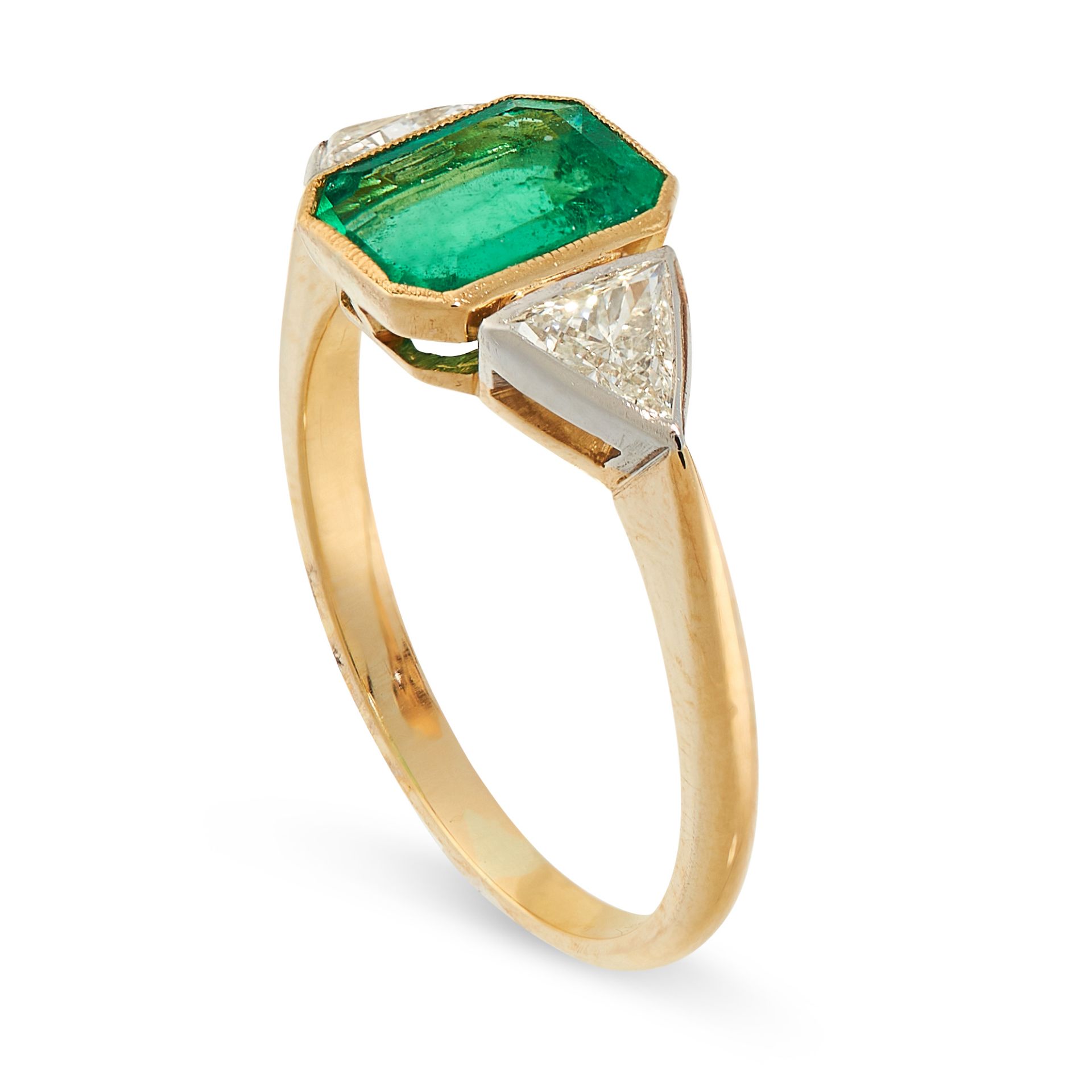 AN EMERALD AND DIAMOND DRESS RING in 18ct yellow gold, set with an emerald cut emerald of 1.45 - Bild 2 aus 2
