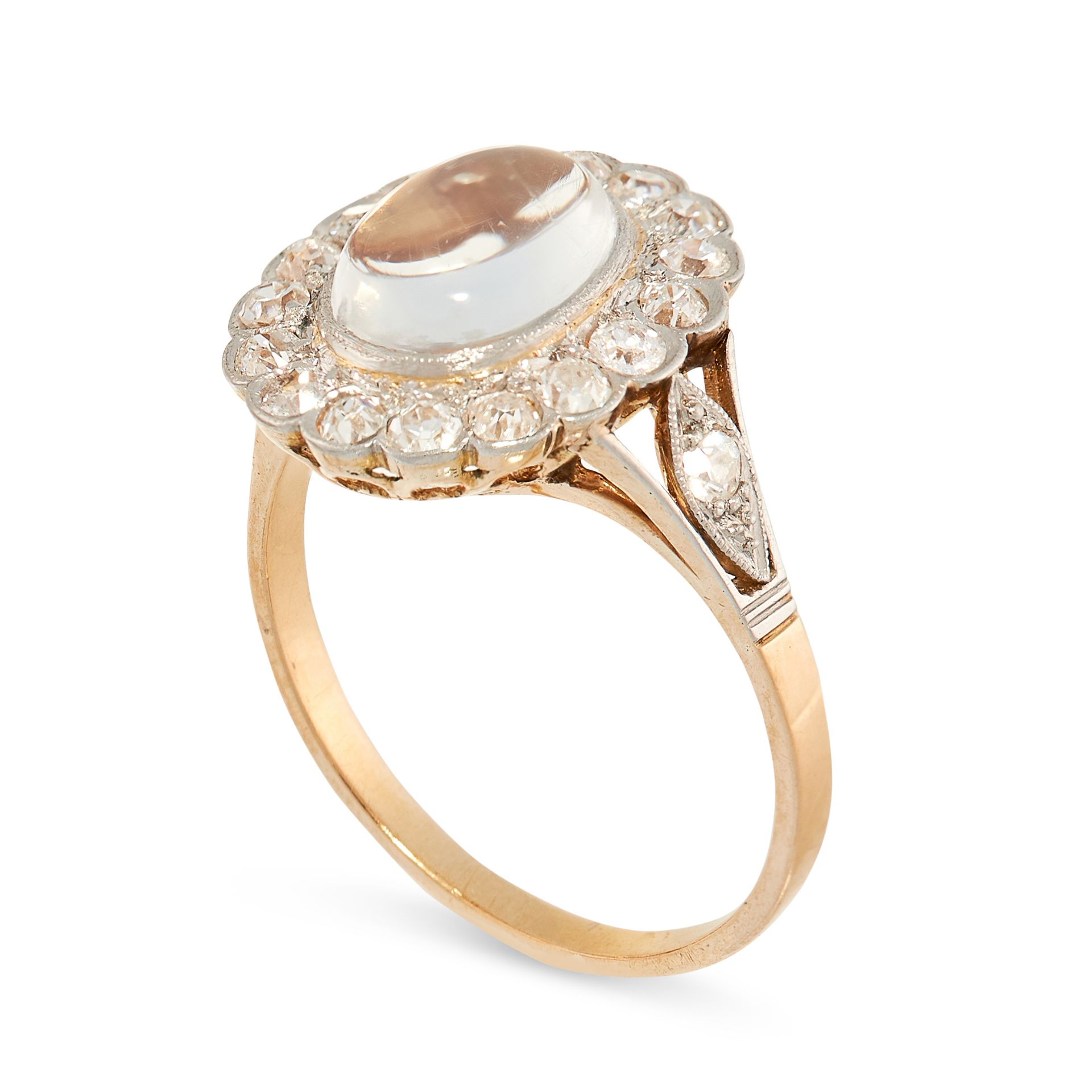 AN ANTIQUE MOONSTONE AND DIAMOND RING, CIRCA 1900 in yellow gold, set with an oval cabochon - Bild 2 aus 2