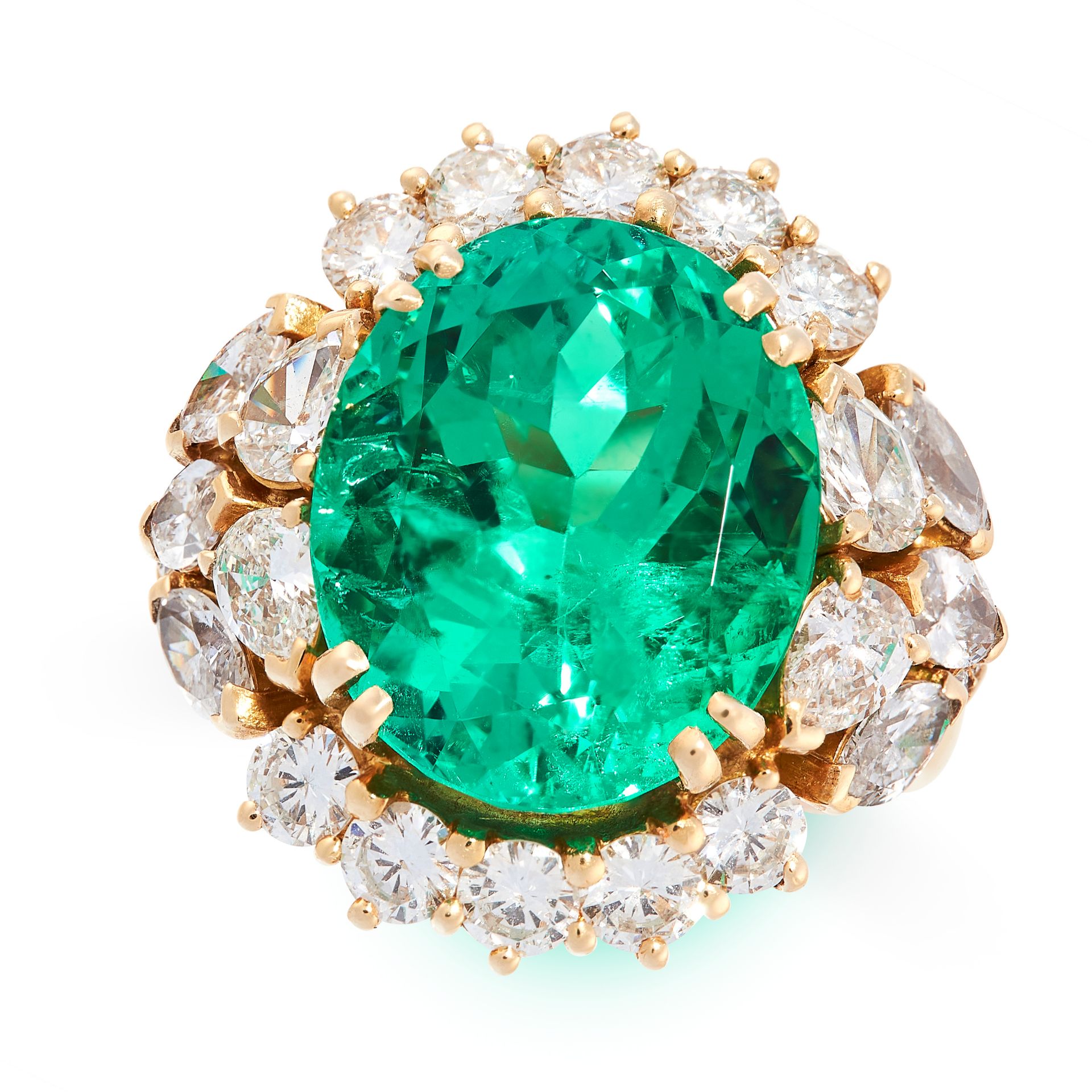 A COLOMBIAN EMERALD AND DIAMOND CLUSTER RING in yellow gold, set with an oval cut emerald of 17.16