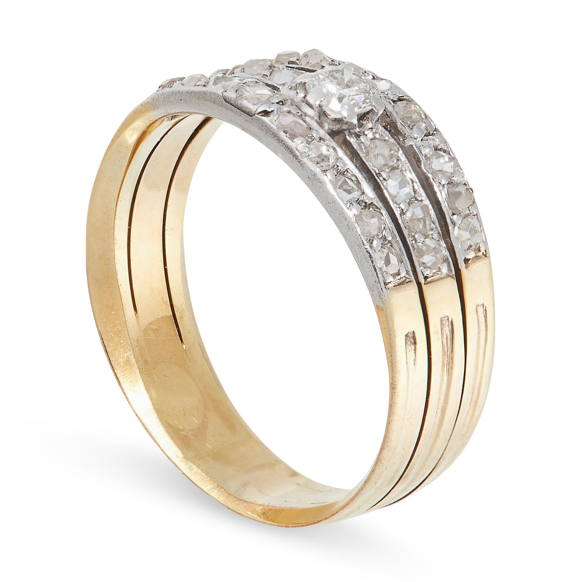 AN ANTIQUE DIAMOND RING in yellow gold, the trifurcated band set with a central round cut diamond - Image 2 of 2