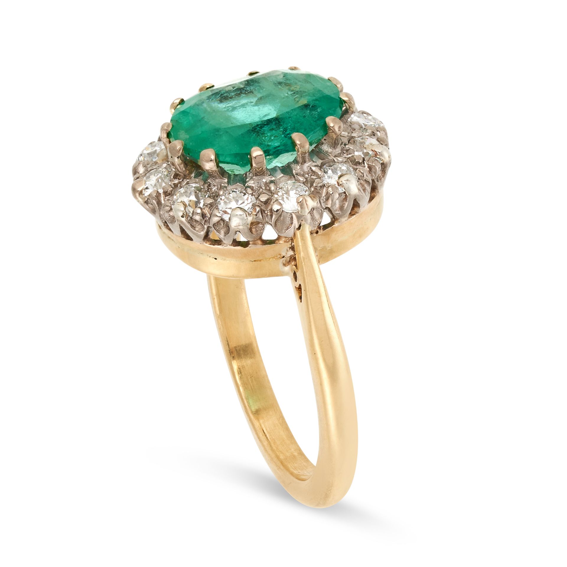 AN EMERALD AND DIAMOND DRESS RING in yellow gold, set with an oval cut emerald of 2.42 carats, - Bild 2 aus 2