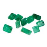 A MIXED LOT OF UNMOUNTED EMERALDS emerald cut, totalling 10.60 carats.