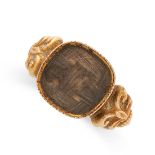 AN ANTIQUE HAIRWORK MOURNING RING, EARLY 19TH CENTURY in 18ct yellow gold, set with a hairwork panel