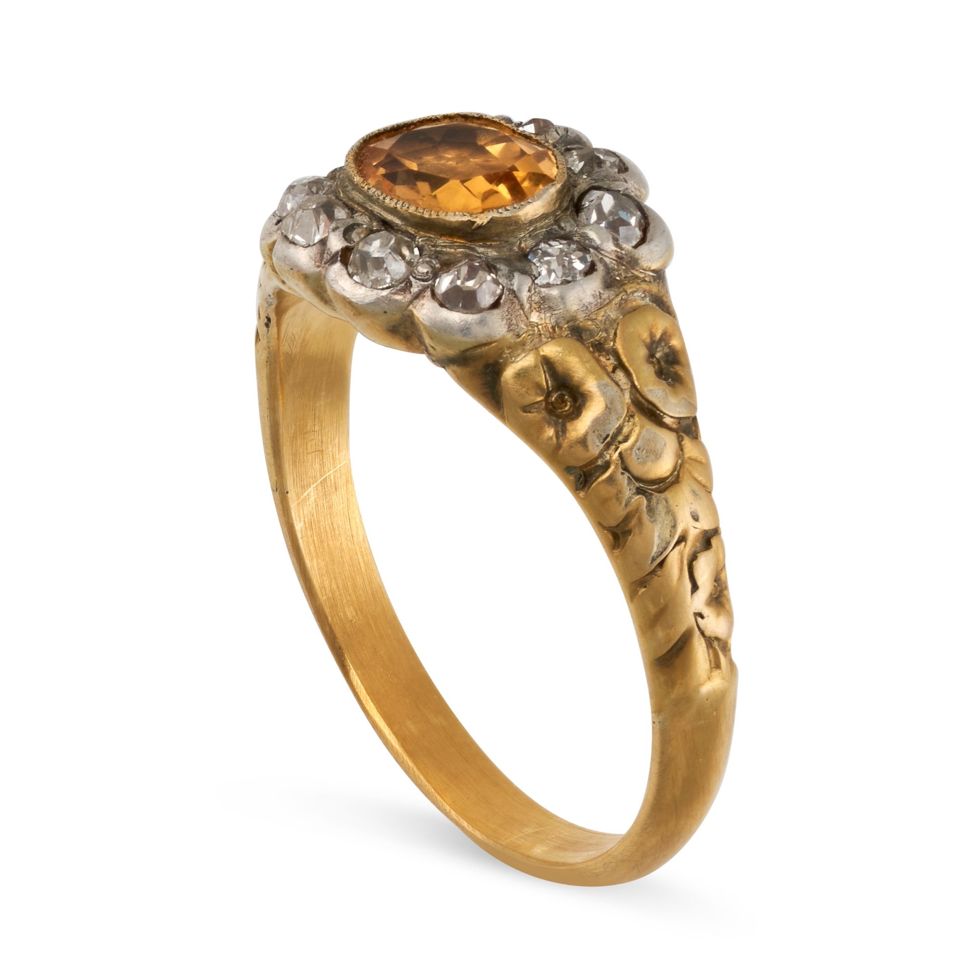 AN ANTIQUE IMPERIAL TOPAZ AND DIAMOND RING in yellow gold and silver, set with an oval cut - Bild 2 aus 2