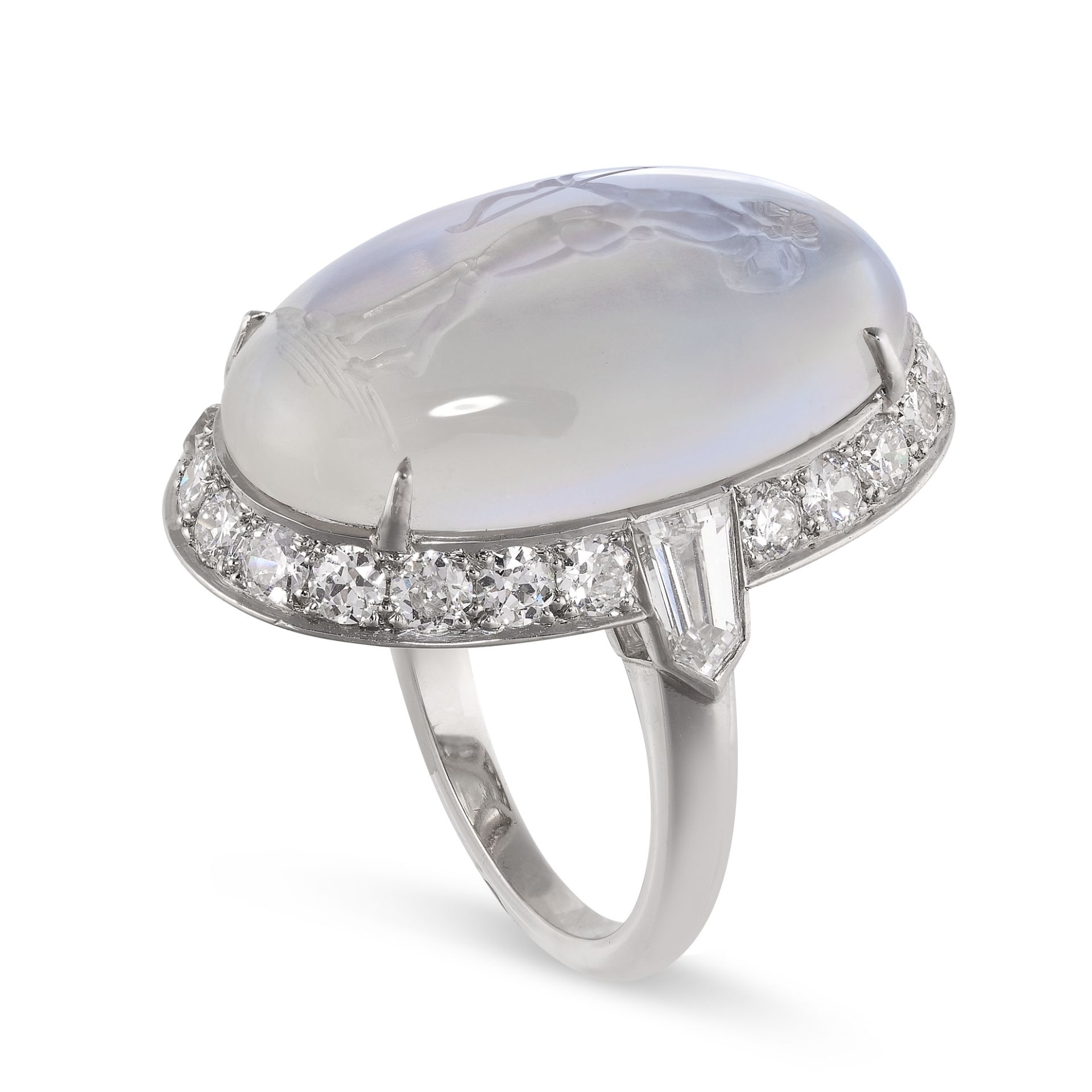 AN EXCEPTIONAL MOONSTONE INTAGLIO AND DIAMOND RING in platinum, set with a large oval carved - Bild 2 aus 2