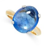 A CEYLON NO HEAT SAPPHIRE RING in 18ct yellow gold, set with an oval cabochon sapphire of 9.66