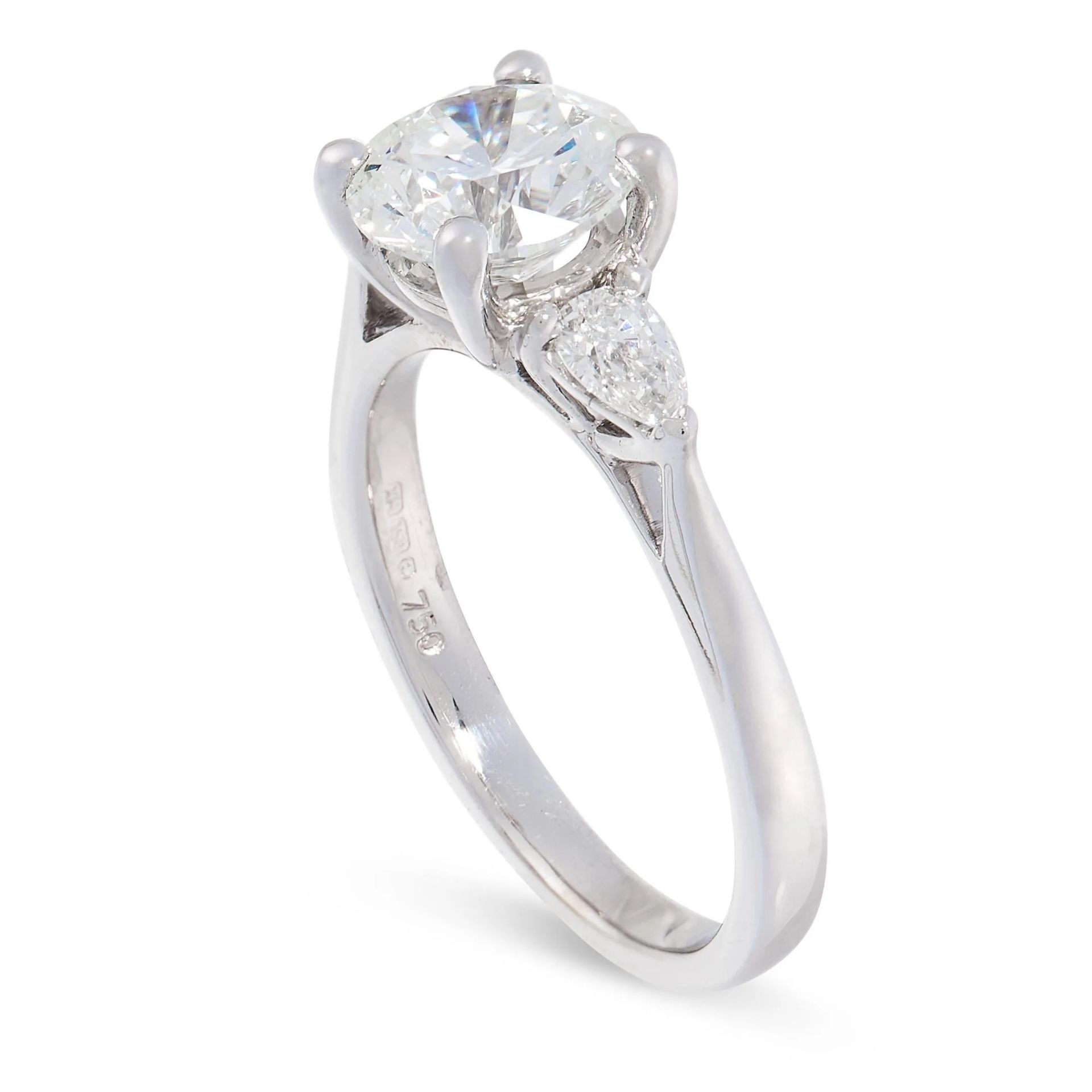 A SOLITAIRE DIAMOND ENGAGEMENT RING in 18ct white gold, set with a round cut diamond of 1.70 - Bild 2 aus 2