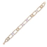 A VINTAGE STAR SAPPHIRE BRACELET in 18ct yellow gold, set with four round and oval cabochon star