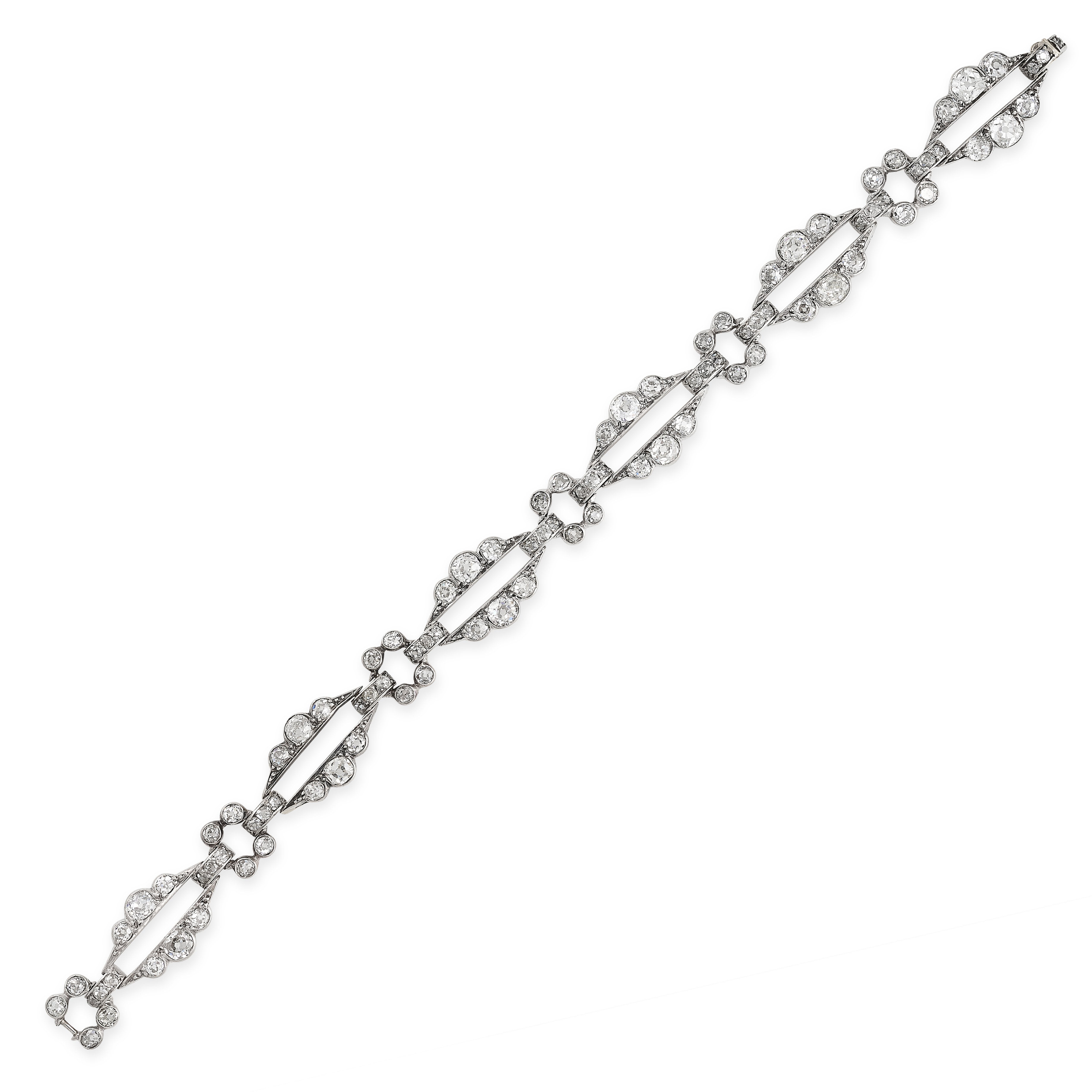 AN ANTIQUE DIAMOND BRACELET in silver and yellow gold, formed of a series of scalloped openwork