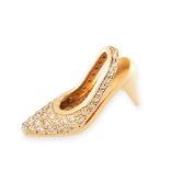 A GOLD SHOE CHARM / PENDANT in 18ct yellow gold, designed as a high heeled shoe, set with round