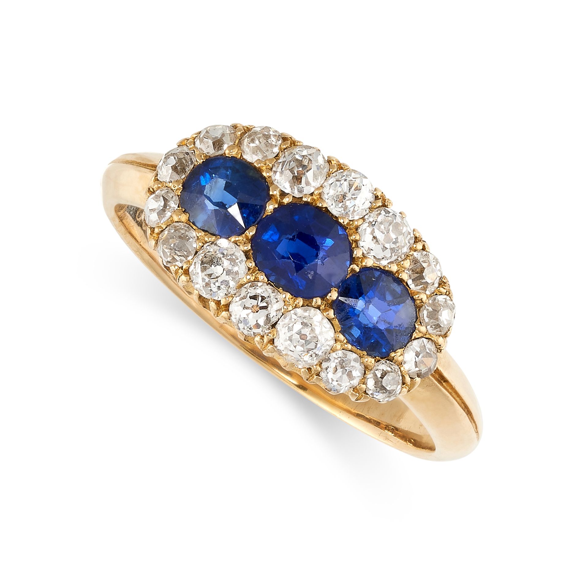 NO RESERVE - AN ANTIQUE SAPPHIRE AND DIAMOND DRESS RING in 18ct yellow gold, set with a trio of