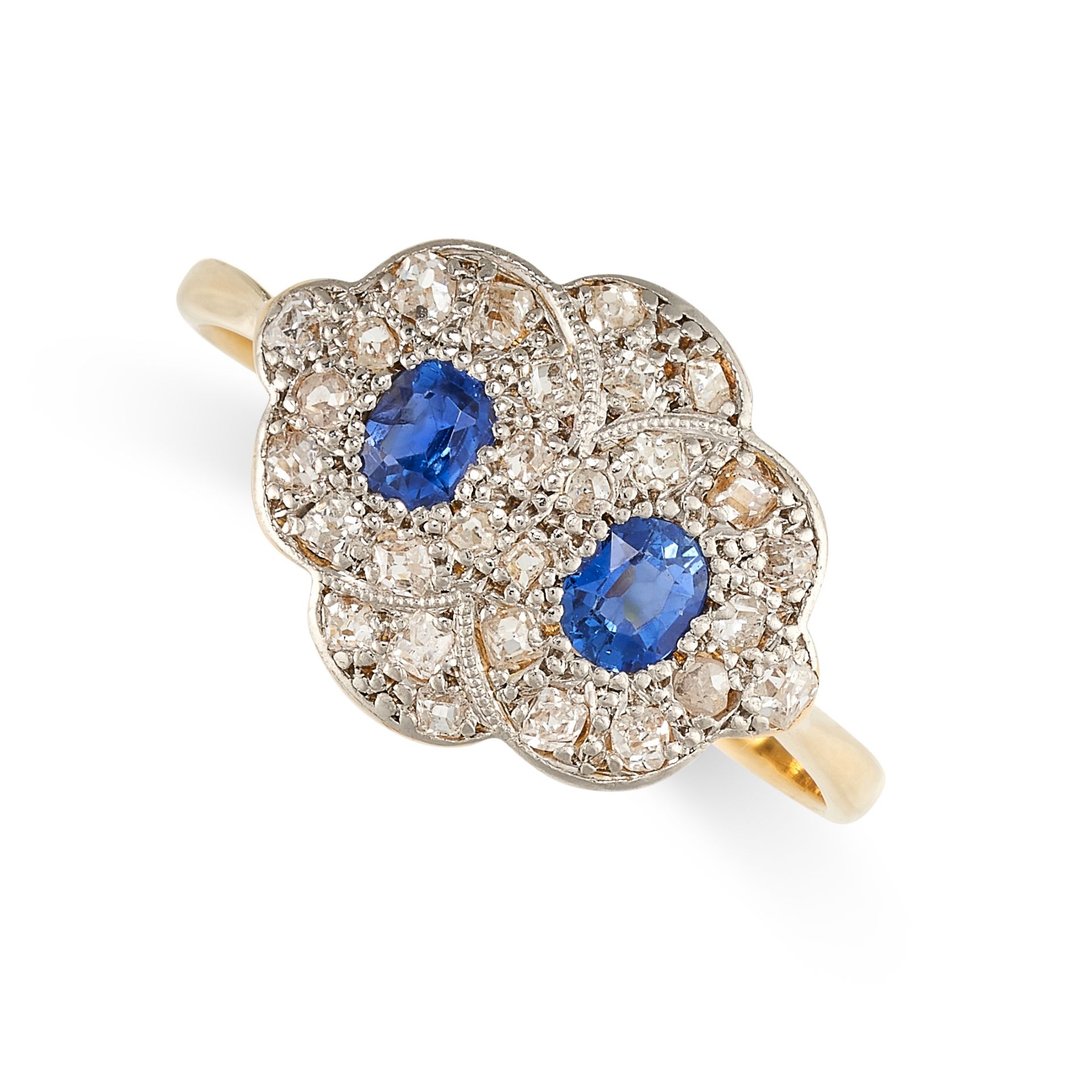NO RESERVE - A SAPPHIRE AND DIAMOND RING in 18ct yellow gold and platinum, the scalloped face set