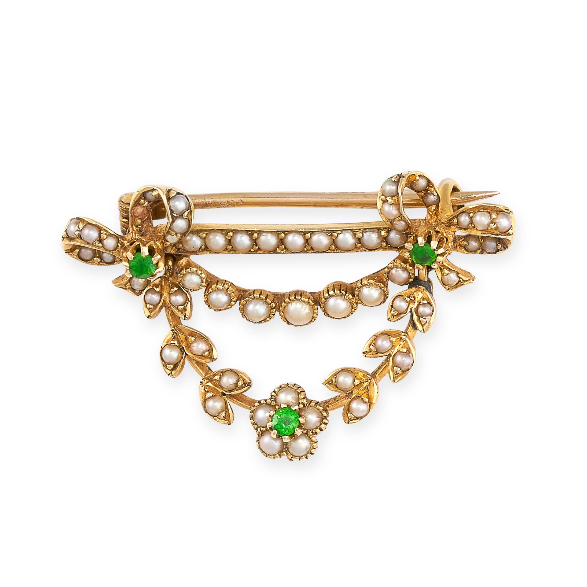 NO RESERVE - AN ANTIQUE DEMANTOID GARNET AND PEARL BROOCH in yellow gold, designed as a garland