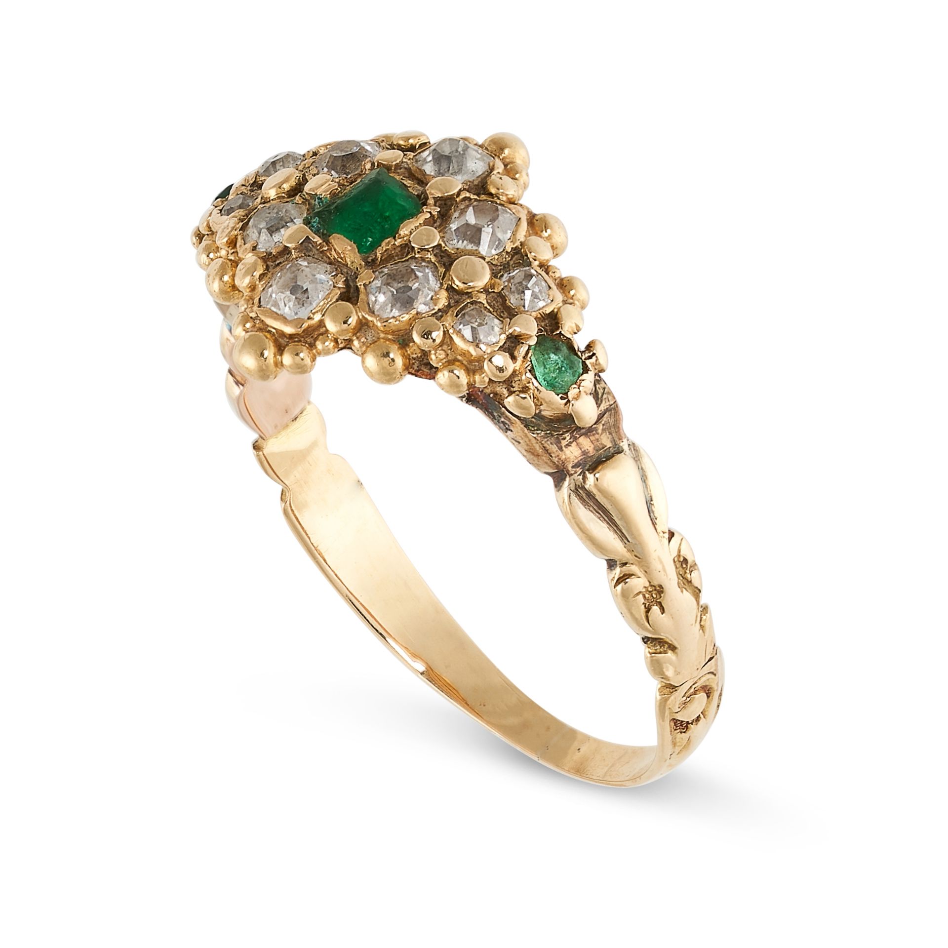 NO RESERVE - AN ANTIQUE EMERALD AND DIAMOND RING, EARLY 19TH CENTURY in yellow gold, set with a trio - Image 2 of 2