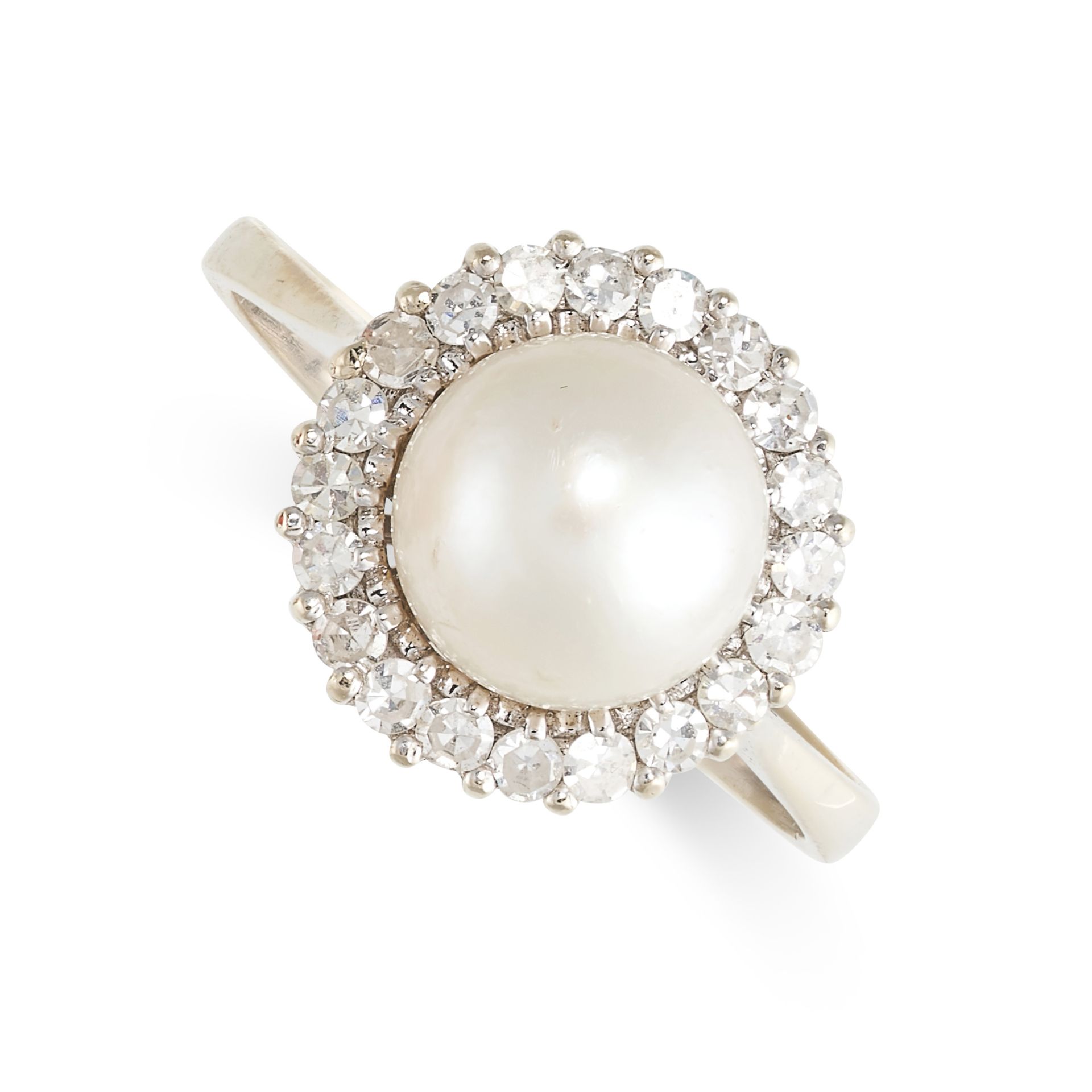 NO RESERVE - A PEARL AND DIAMOND CLUSTER RING  Made in 18 carat white gold  Pearl, approximate