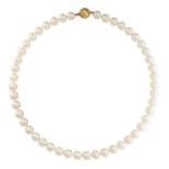 NO RESERVE - A VINTAGE PEARL NECKLACE  Made in 9 carat yellow gold, textured clasp  Forty-seven