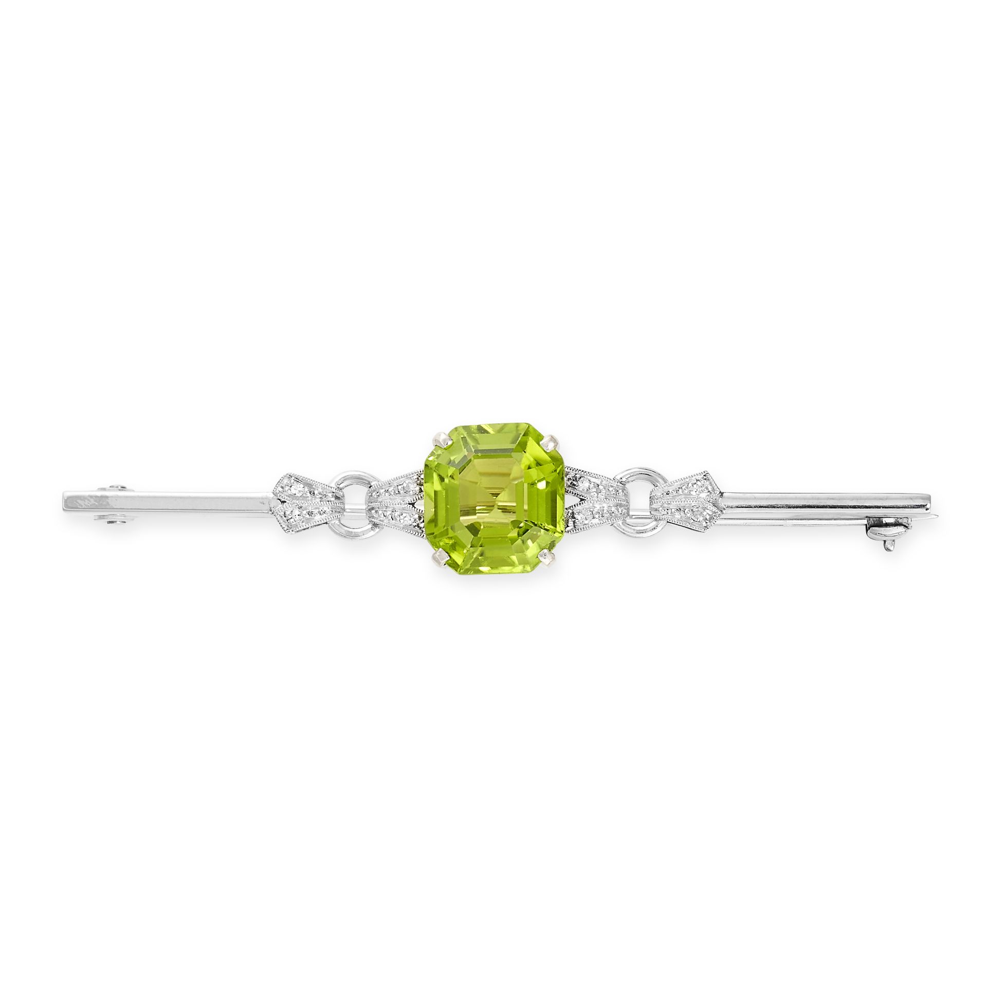 NO RESERVE - A PERIDOT AND DIAMOND BAR BROOCH, EARLY 20TH CENTURY  Made in 18 carat white gold and