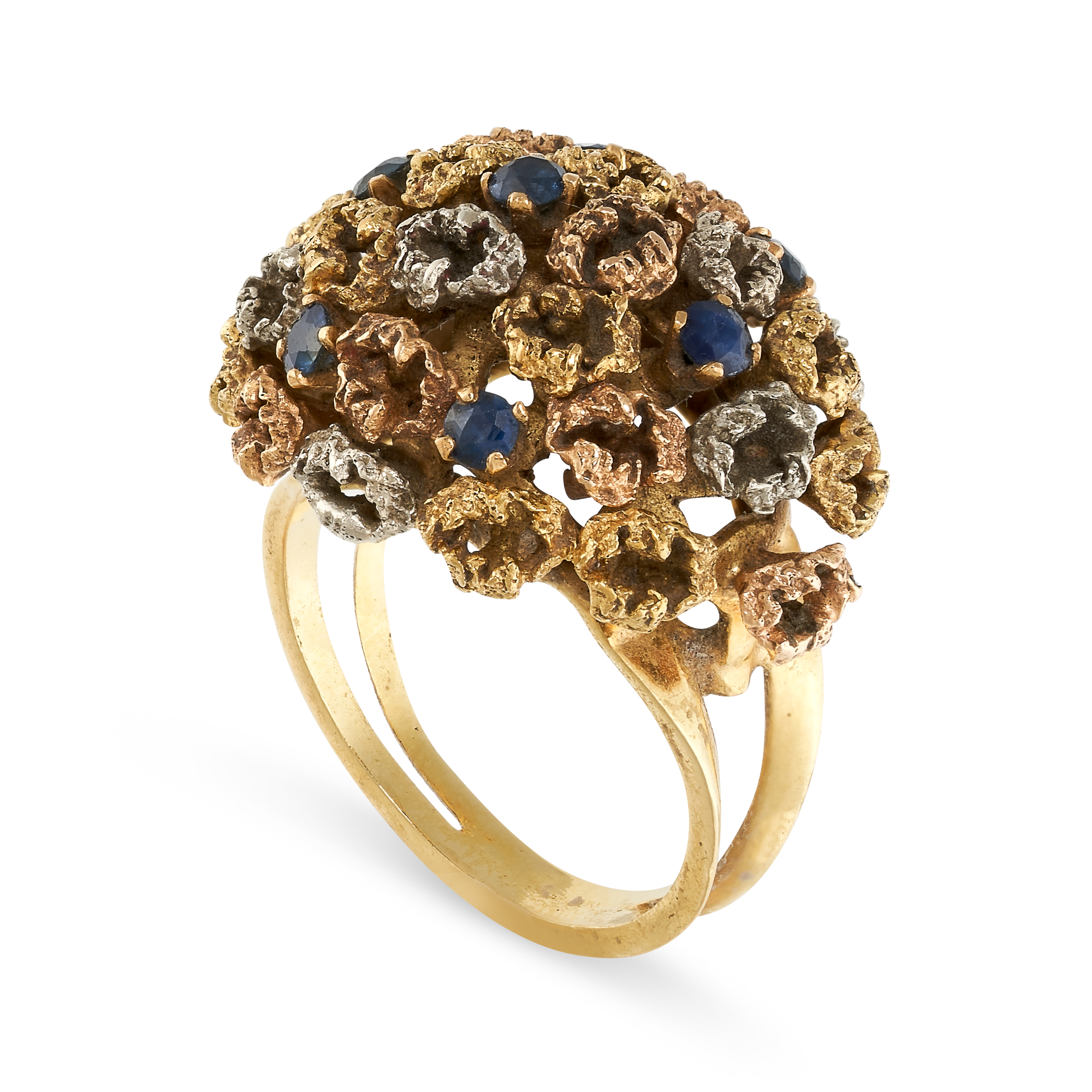 NO RESERVE - A VINTAGE SAPPHIRE BOMBE DRESS RING, CIRCA 1960  Made in 18 carat yellow, white and - Image 2 of 2