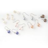 AN ASSORTED LOT OF PEARL EARRINGS comprising of two pairs of white pearl stud earrings, a pair of