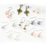 AN ASSORTED LOT OF EARRINGS comprising of five pairs of faux pearl earrings, a pair of pearl stud