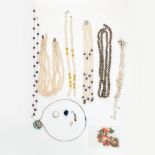 AN ASSORTED LOT OF JEWELLERY comprising of various pearl necklaces, beads etc, 375.0g total weight.